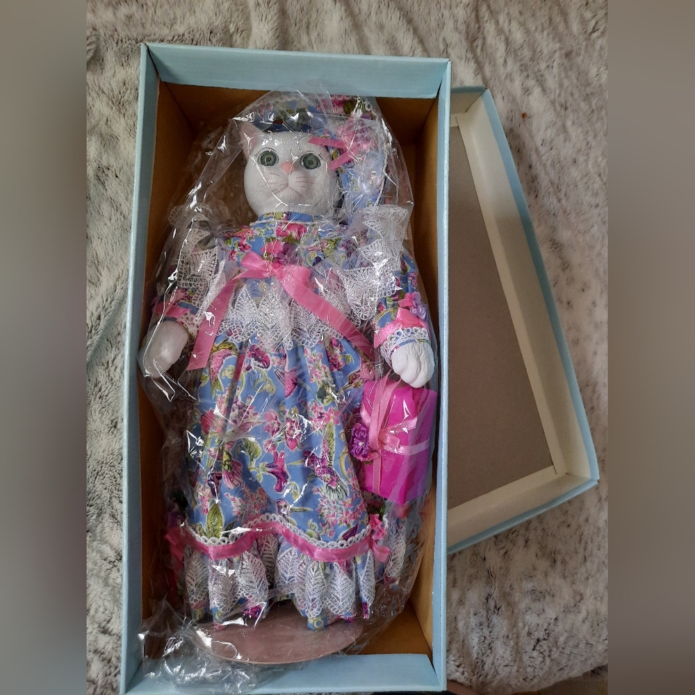 Betty Jane Carter Cat Doll Katarina 301/1000 #912868 1992 Vintage Musical NIB